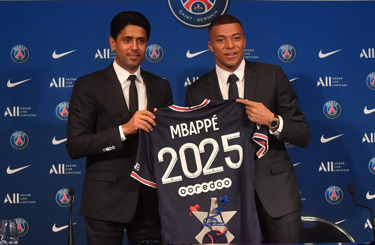 Kylian Mbappe press conference, PK, Pressekonferenz - Paris PSG President Nasser al-Khelaifi and Paris Saint-Germain s French forward Kylian Mbappe attends a press conference at the Parc des Princes s ...
