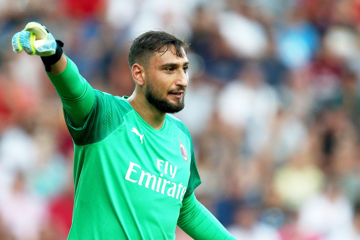 epa07793825 Milan's goalkeeper Gianluigi Donnarumma gestures during the Italian Serie A soccer match between Udinese Calcio and AC Milan in Udine, Italy, 25 August 2019. EPA/GABRIELE MENIS