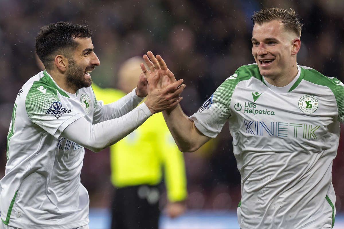 Varol Tasar (YS), gauche, avec Varol Tasar (YS), droite, laissent eclater leur joie, lors de la rencontre de football de Swiss Super League entre le Servette FC, SFC, et le Yverdon Sport FC, YS, ce sa ...