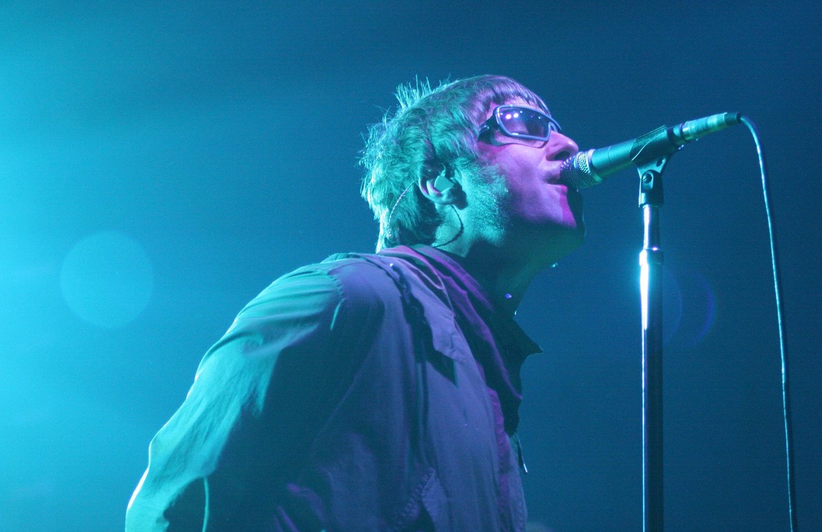 Sänger Liam Gallagher (GBR/Oasis) während eines Konzertes in der Columbiahalle in Berlin ca. 2005