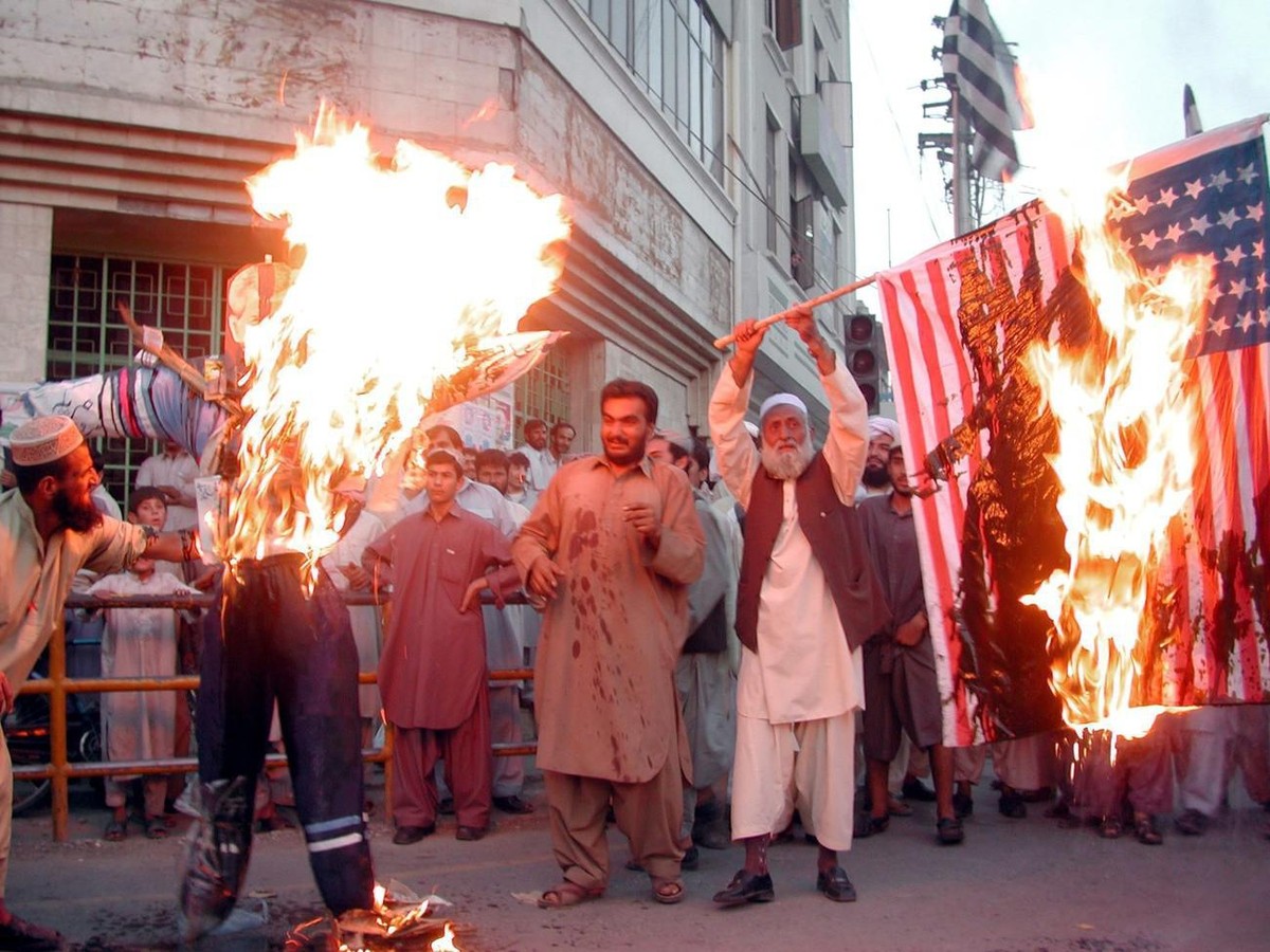 PAKISTAN PROTESTS
Pakistani religious parties alliance MMA supporters mark the third anniversary of the 11 September terrorist attacks in the United States by burning the effigy of US President George ...