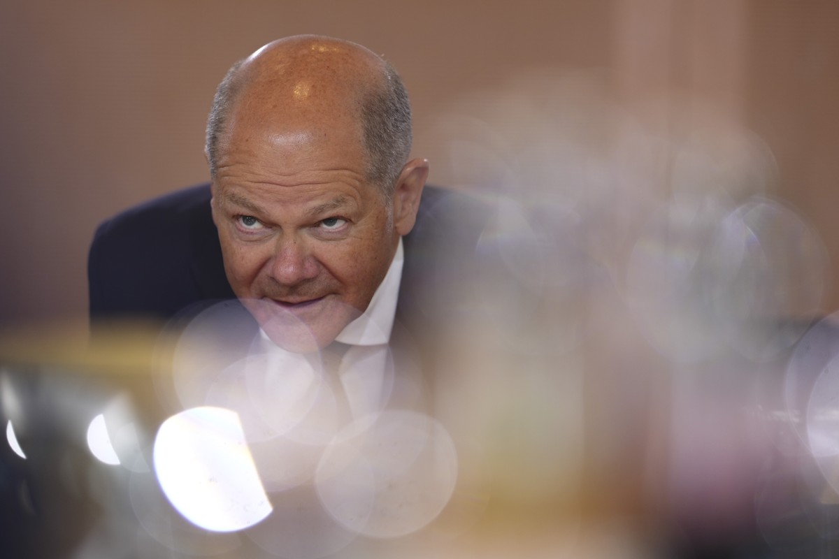 German Chancellor Olaf Scholz attends the weekly cabinet meeting at the chancellery in Berlin, Germany, Wednesday, May 29, 2024. (AP Photo/Markus Schreiber)