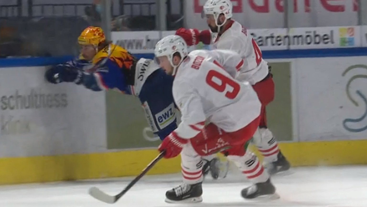 Barberio checkte Andrighetto in Spiel 4 in die Bande.