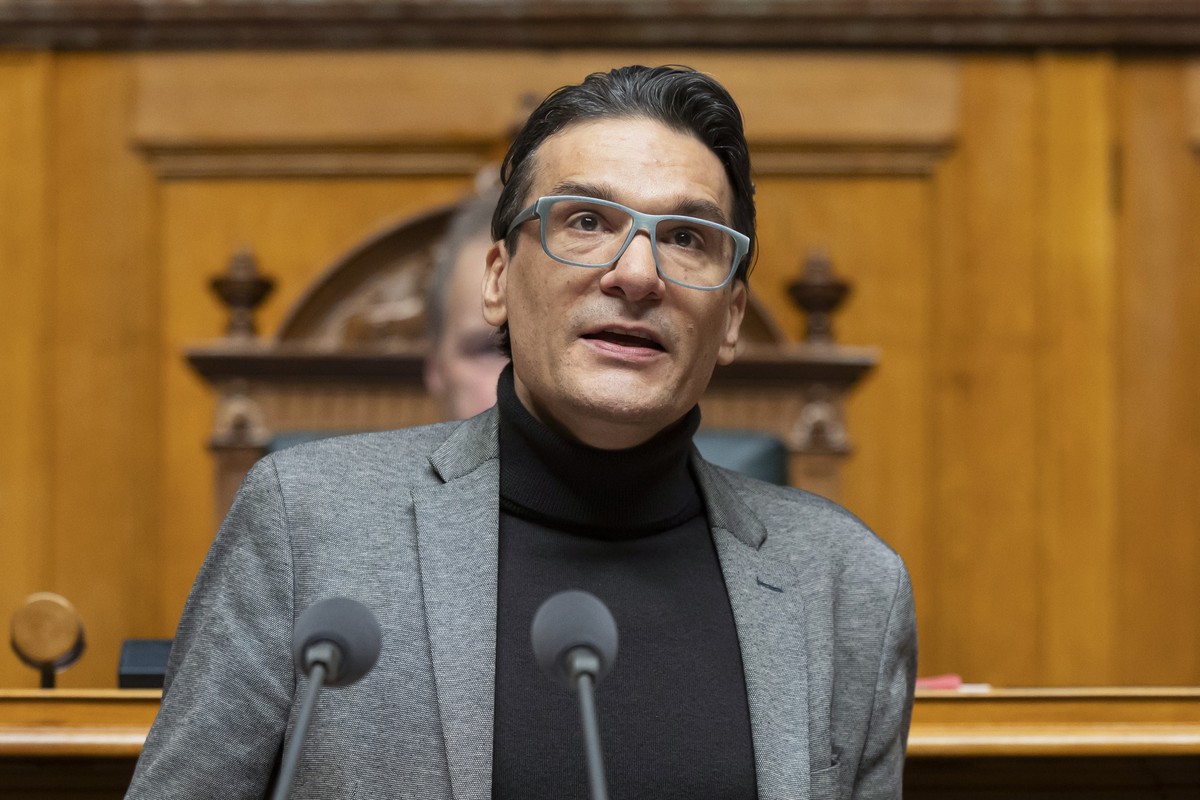 Gerhard Andrey, GP-FR, spricht waehrend der Debatte um den Voranschlag 2026 mit integriertem Aufgaben- und Finanzplan 2027-2029, waehrend der Wintersession der Eidgenoessischen Raete, am Montag, 15. D ...