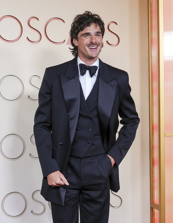 epa12823722 Australian actor Jacob Elordi arrives on the red carpet ahead of the 98th annual Academy Awards ceremony at the Dolby Theatre in the Hollywood neighborhood of Los Angeles, California, USA, ...