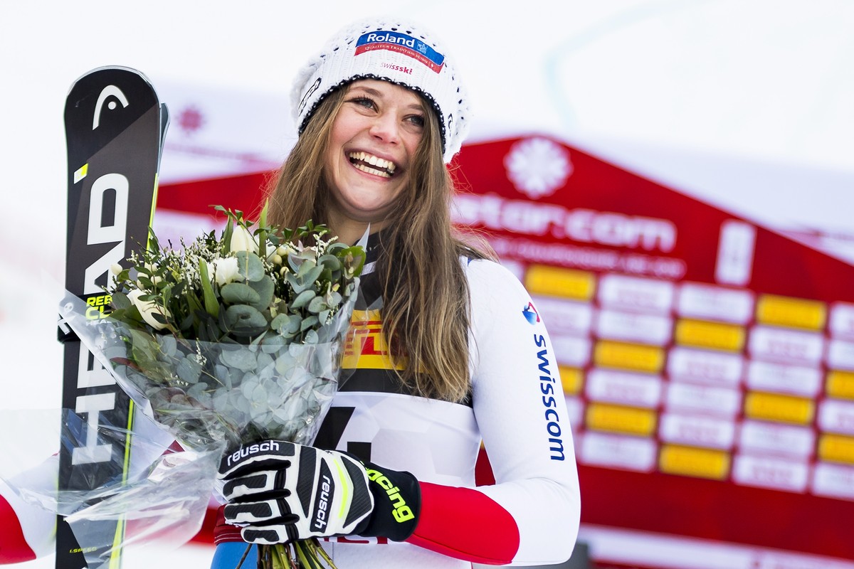 epa07345470 Corinne Suter of Switzerland celebrates in the finish area after taking the third place in the women's Super G race at the 2019 FIS Alpine Skiing World Championships in Are, Sweden, 0 ...