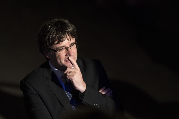 Catalonia&#039;s President Carles Puigdemont stands before giving a closing speech during the &#039;Yes&#039; vote closing campaign in Barcelona, Spain, Friday, Sept. 29, 2017. Catalonia&#039;s planne ...