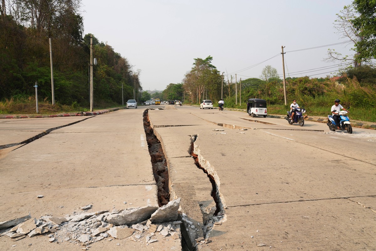 Vehicles make their way near a road damaged by an earthquake Friday, March 28, 2025, in Naypyitaw, Myanmar. (AP Photo/Aung Shine Oo)
Myanmar Earthquake