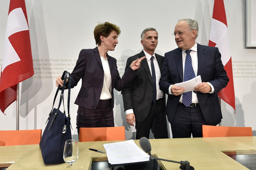 Demonstrative Lockerheit: Simonetta Sommaruga, Didier Burkhalter und Johann Schneider-Ammann an der Medienkonferenz vom Mittwoch.