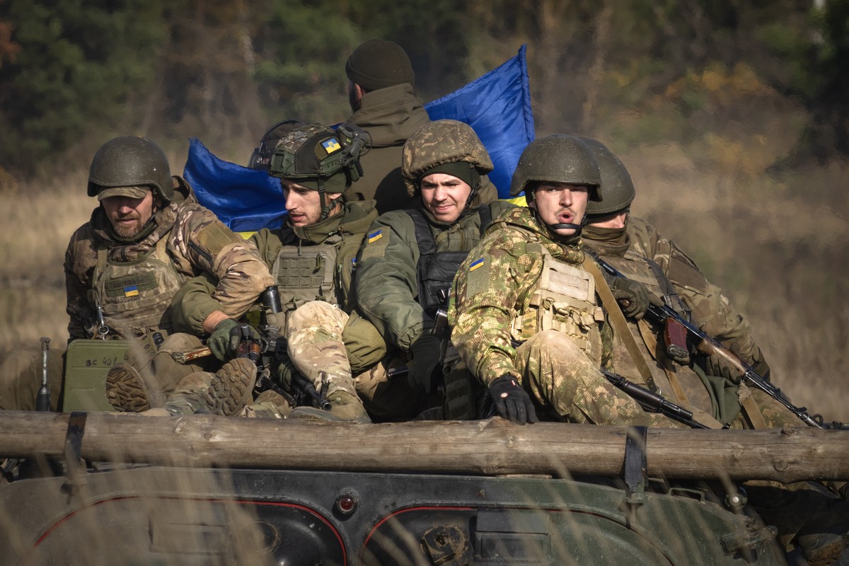 A soldier of the Ukraine's National Guard 1st brigade Bureviy (Hurricane) ride an APC during combat training at a military training ground in the north of Ukraine Friday, Nov. 3, 2023. (AP Photo/ ...