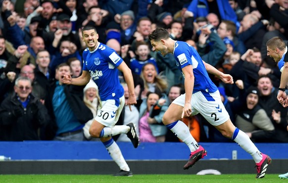 epa10446977 Everton&#039;s James Tarkowski (R) reacts after scoring the opener goal for 1-0 lead against Arsenal during the English Premier League soccer match between Everton FC and Arsenal London in ...