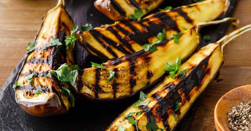 aubergine gegrillt grillieren bbq essen food vegetarisch https://paleogrubs.com/grilled-eggplant