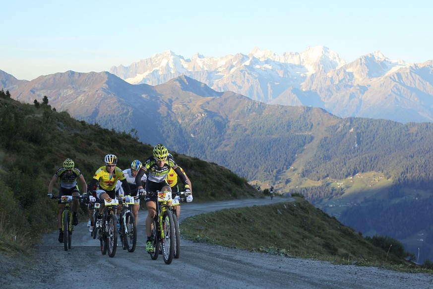 Die Spitzenfahrer unterwegs beim Swiss Epic.