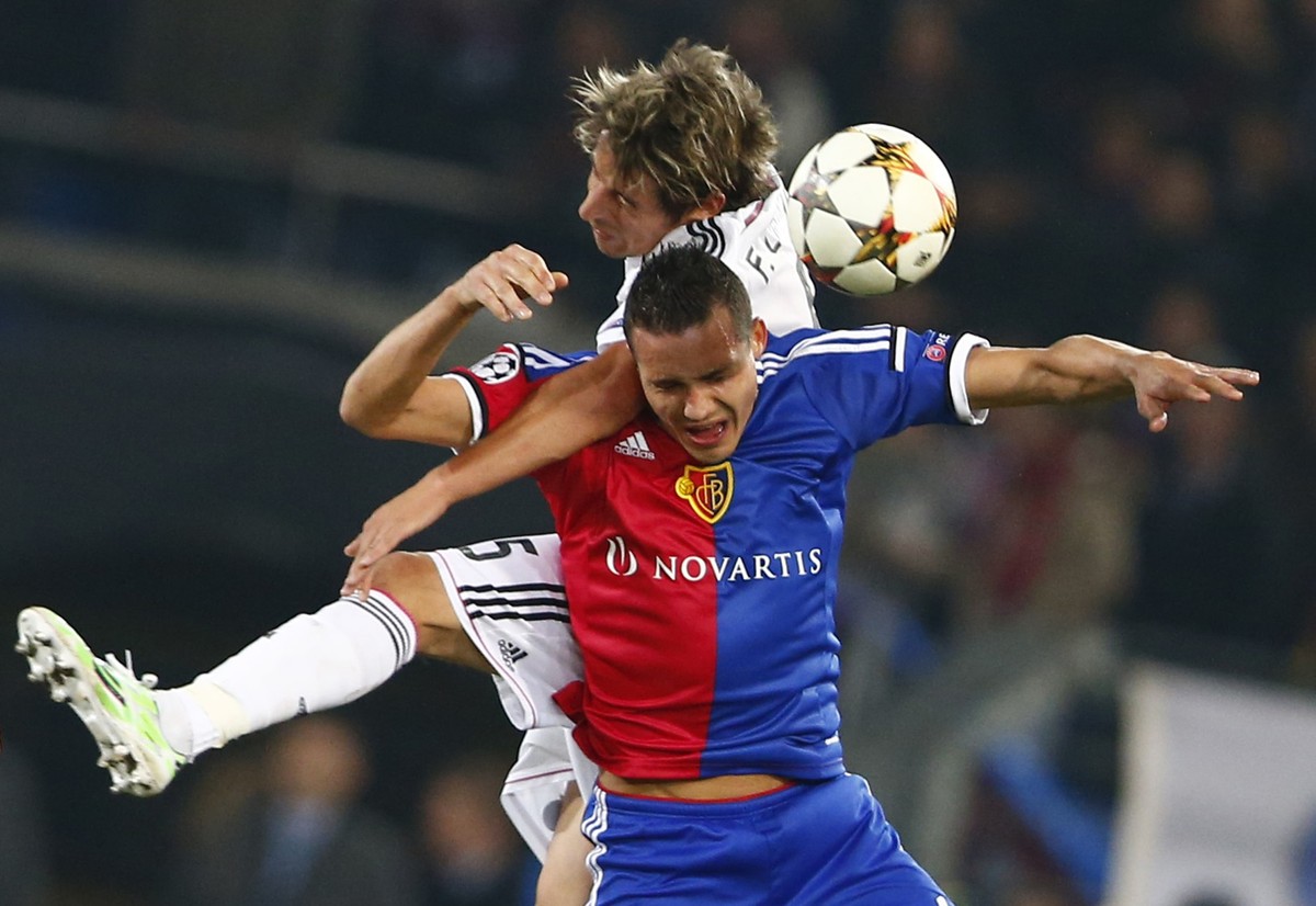 Auch Fabio Coentrao und Philipp Degen legen eine flotte Sohle aufs Parkett.