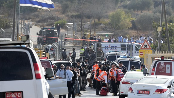 epa06227423 Israeli Border Police, security forces and medical personnel operate at the scene of a shooting attack at the entrance to the Jewish settlement of Har Adar, near Jerusalem, in the West Ban ...