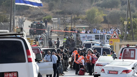 epa06227423 Israeli Border Police, security forces and medical personnel operate at the scene of a shooting attack at the entrance to the Jewish settlement of Har Adar, near Jerusalem, in the West Ban ...