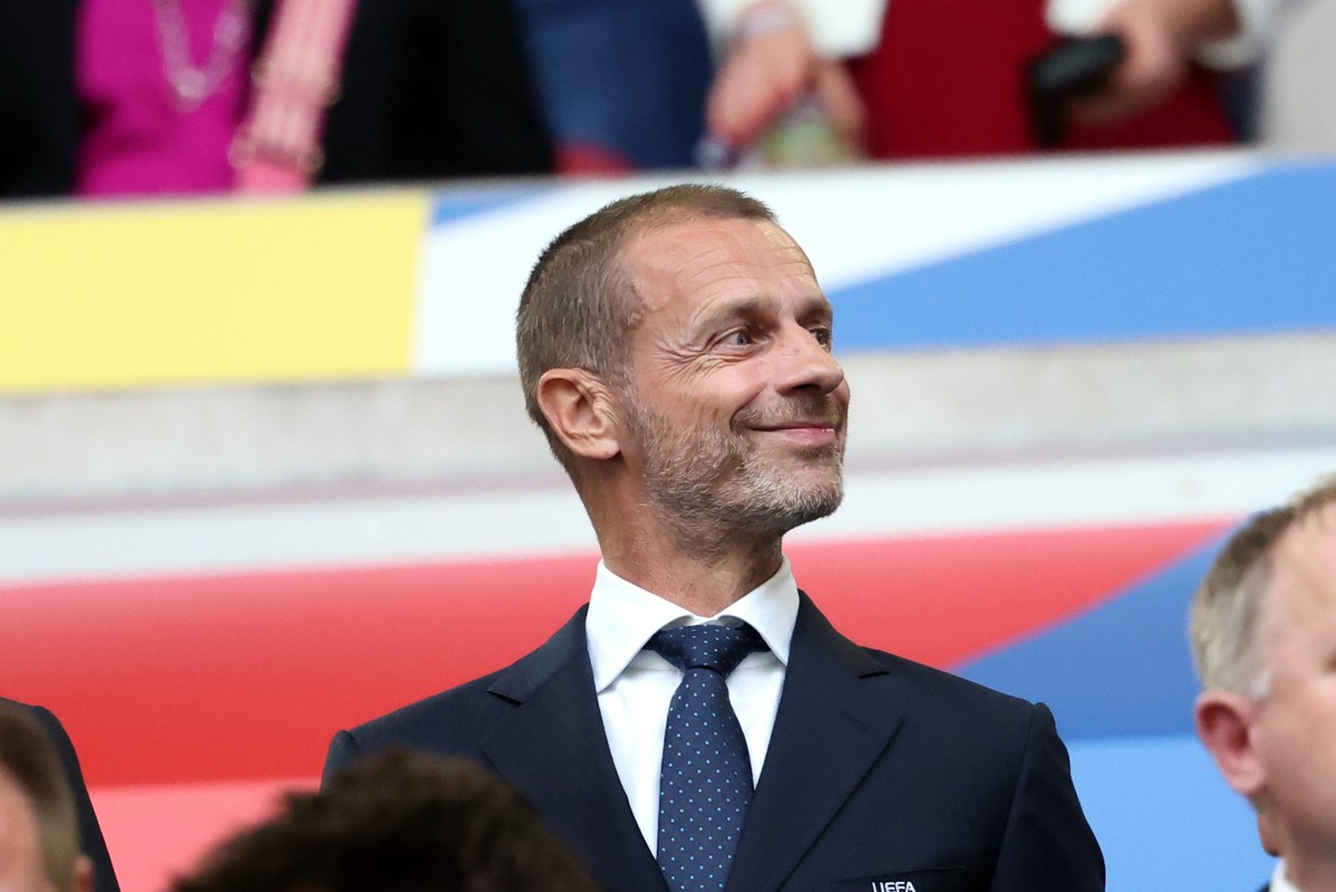 epa11418717 UEFA President Aleksander Ceferin reacts during the UEFA EURO 2024 group D soccer match between Austria and France, in Dusseldorf, Germany, 17 June 2024. EPA/FRIEDEMANN VOGEL