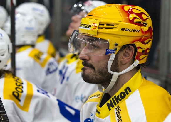 EHC Kloten Stuermer Denis Hollenstein waehrend dem Eishockey-Meisterschaftsspiel der National League zwischen den ZSC Lions und dem EHC Kloten am Samstag, 9. September 2017, im Hallenstadion in Zueric ...