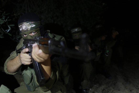 (150704) -- GAZA, July 4, 2015 -- A member of the Ezzedine al-Qassam Brigades, the armed wing of the Hamas movement, holds a weapon while taking part in a night training in the Gaza Strip on July 3, 2015 . ) MIDDLE...
