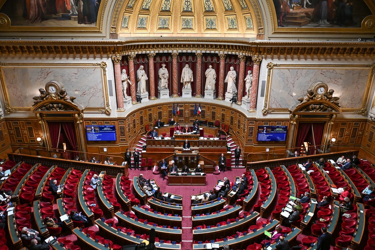 epa12862451 Members of the French Senate debate a draft law that aims to ban social media access for children under 15, Paris, France, 31 March 2026. President Macron aims for implementation of the la ...