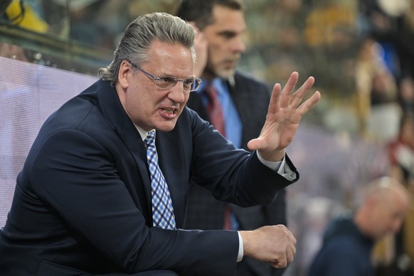 epa12617989 Selects' head coach Guy Gadowsky gestures during the Spengler Cup semi-finals ice hockey match between US Collegiate Selects and Sparta Prague, in Davos, Switzerland, 30 December 2025 ...
