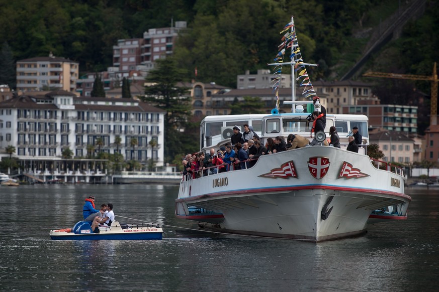 Die zwei Männer aus dem Tessin starteten am Donnerstagmorgen unter denkbar schlechten Bedingungen im Hafenbecken von Lugano TI.