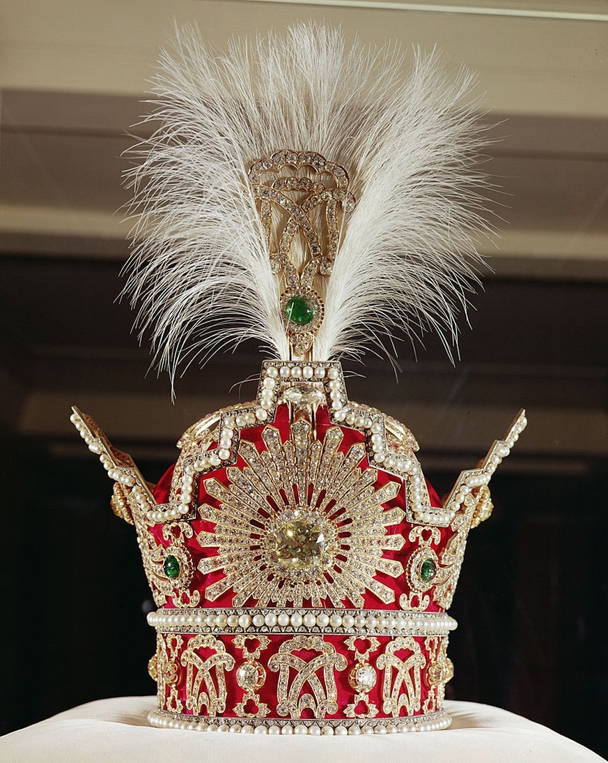 Crown of Pahlavi, 1925 (red velvet, gold, silver, precious stones and pearls) (Photo by Art Images via Getty Images)