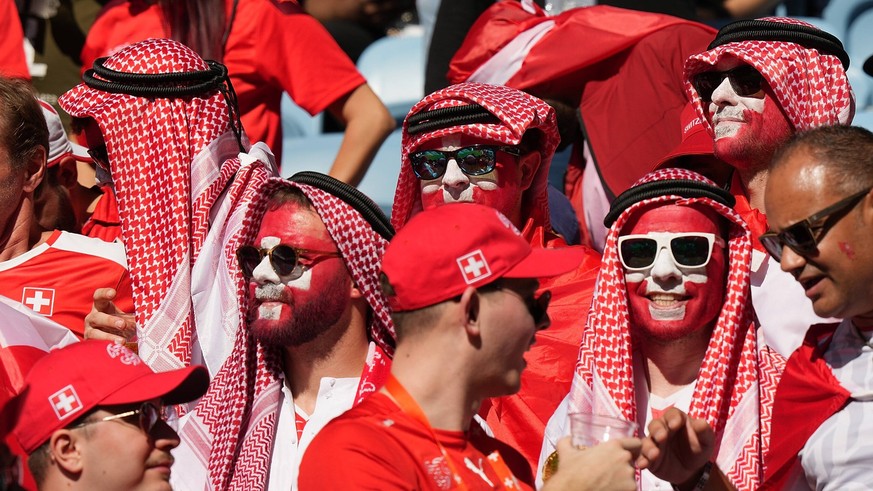 QAT, WM FIFA 2022, Group G, Schweiz vs Kamerun / 24.11.2022, Khalifa International Stadium, Doha, QAT, WM FIFA 2022, Group G, Schweiz vs Kamerun, im Bild Schweizer Fans auf den Trib