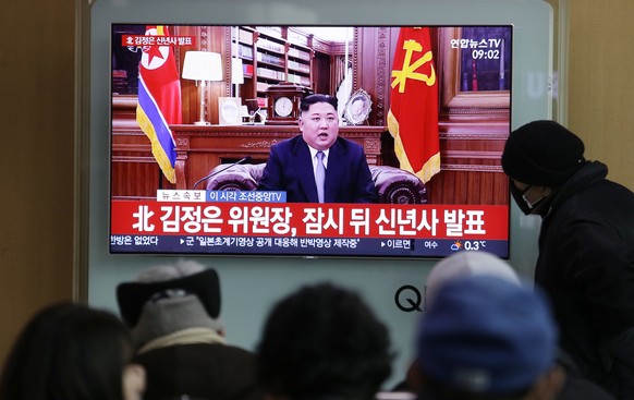 People watch a TV news on a screen showing North Korean leader Kim Jong Un&#039;s New Year&#039;s speech, at Seoul Railway Station in Seoul, South Korea, Tuesday, Jan. 1, 2019. The letters on the scre ...