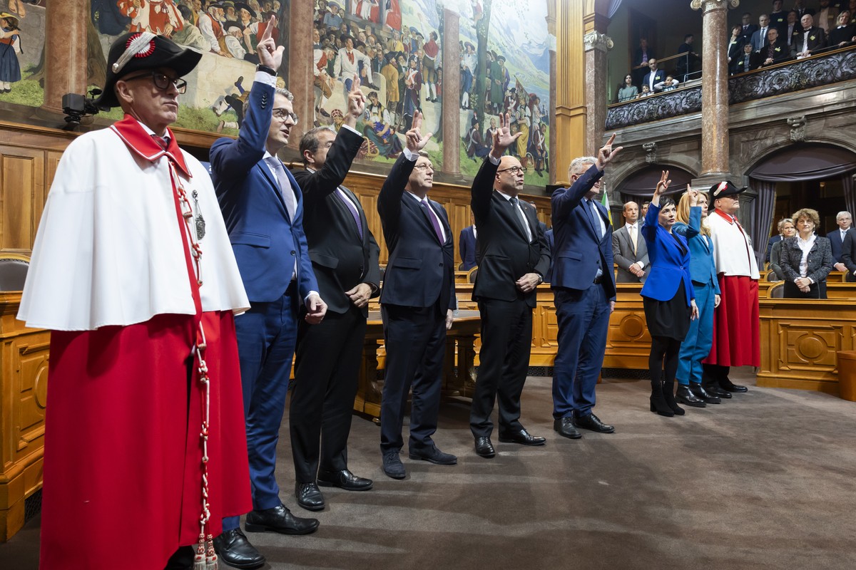 Die neuen Staenderaete Benjamin Muehlemann, FDP-GL, Pascal Broulis, FDP-VD, Mauro Poggia, MCG-GE, Fabio Regazzi, Mitte-TI, Pirmin Schwander, SVP-SZ, Marianne Binder-Keller, Mitte-AG und Petra Goessi,  ...