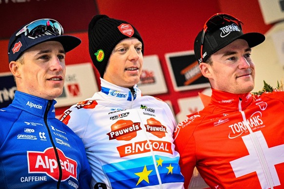 IMAGO / Belga

Belgian Niels Vandeputte, Belgian Michael Vanthourenhout and Swiss Kevin Kuhn celebrate on the podium after the men s elite race of the Cyclocross World Cup race in Val di Sole, Italy,  ...