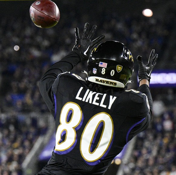 Baltimore Ravens tight end Isaiah Likely (80) makes catch in front of Pittsburgh Steelers cornerback Arthur Maulet (35) for a touchdown in the first half of an NFL football game in Baltimore, Sunday,  ...