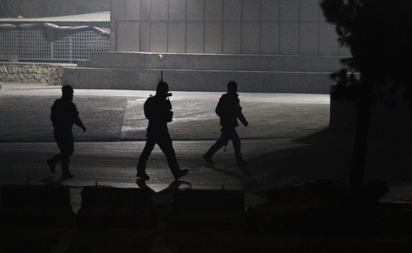 epa06458419 Afghan security officials take positions near the scene of attack by armed men at an upscale hotel in Kabul, Afghanistan, 20 January 2018. A group of armed insurgents attacked Kabul&#039;s ...