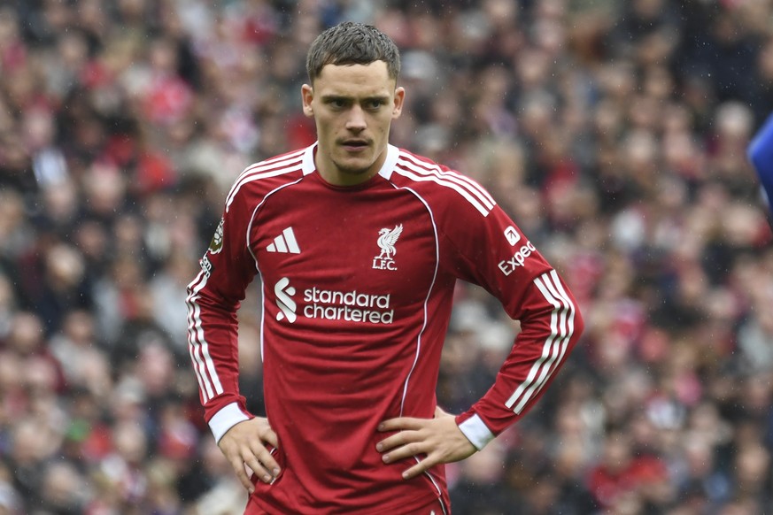 Liverpool&#039;s Florian Wirtz looks on during the English Premier League soccer match between Liverpool and Everton at Anfield stadium in Liverpool, England, Saturday, Sept. 20, 2025. (AP Photo/Rui V ...