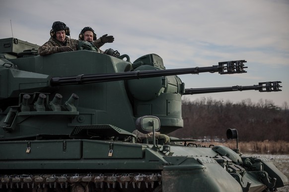 epa11003446 Ukrainian servicemen operate a Gepard self-propelled anti aircraft gun near Kyiv, Ukraine, 30 November 2023. Russian troops entered Ukraine on 24 February 2022 starting a conflict that has ...