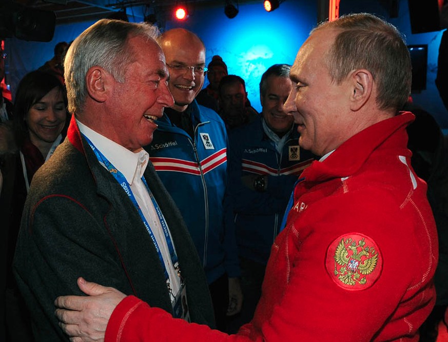 Sans griesst: Karl Schranz begrüsst Wladimir Putin.