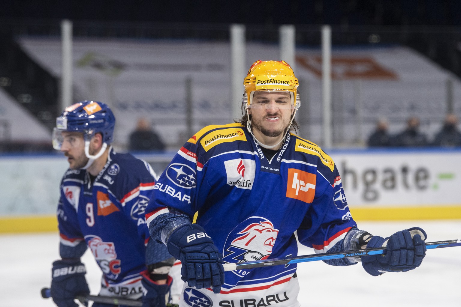 Zuerichs PostFinance Top Scorer Sven Andrighetto reagiert im dritten Eishockey Playoff-Halbfinalspiel der National League zwischen den ZSC Lions und dem Geneve-Servette HC am Donnerstag 29. April 2021 ...