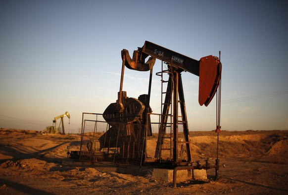 Bohrturm in Kaliforniern: Weltweit wird immer noch zu viel Öl gefördert.