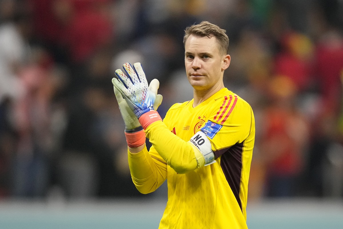 Germany's goalkeeper Manuel Neuer applauds the fans at the end of the World Cup group E soccer match between Spain and Germany, at the Al Bayt Stadium in Al Khor , Qatar, Sunday, Nov. 27, 2022. T ...
