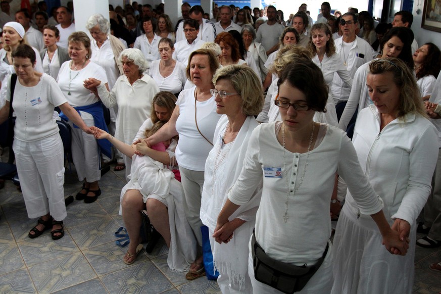 In this Feb. 24, 2012 photo, people pray together to prepare for a healing session at the &quot;Casa de Dom Inacio de Loyola&quot; in Abadiania, in the state of Goias, Brazil.The &quot;Casa de Dom Ina ...
