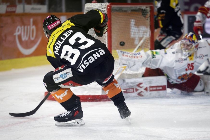 Marco Mueller (SCB) erzielt das Tor zum 3-0 im Rueckspiel der ersten Play-In-Serie der National League zwischen dem SC Bern und dem EHC Biel, am Samstag, 14. Maerz 2026 in der PostFinance Arena in Ber ...