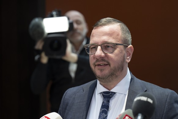 Fraktionschef Philipp Matthias Bregy, Mitte-VS, orientiert an einem Point de Presse ueber die eingegangenen Kandidaten zur Bundesratsersatzwahl, am Montag, 3. Februar 2025, in Bern. Die Vereinigte Bun ...