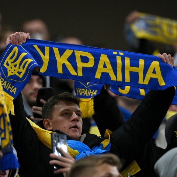 epa12529847 Ukrainian supporters cheer during the 2026 FIFA World Cup qualifying soccer match between Ukraine and Iceland, in Warsaw, Poland, 16 November 2025. EPA/Piotr Nowak POLAND OUT