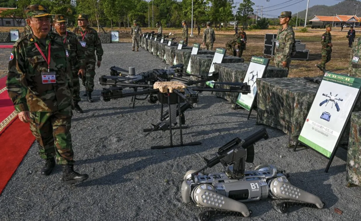 L'armée chinoise utilise un chien robot avec mitrailleuse intégrée