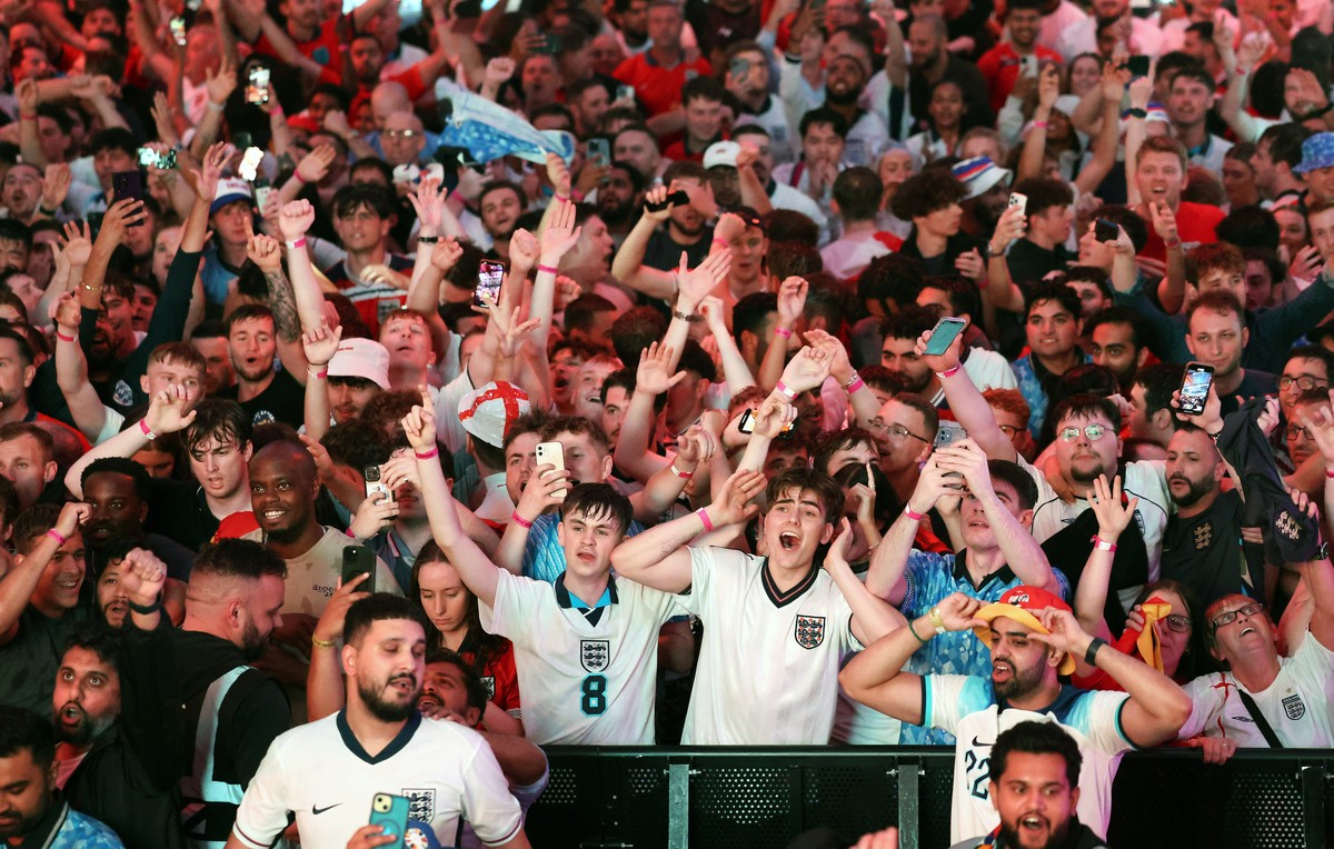 epa11471548 England supporters celebrate their team's victory at the Boxpark Fan Zone public screening of the UEFA EURO 2024 semi-finals soccer match England vs Netherlands, at Wembley in London, ...