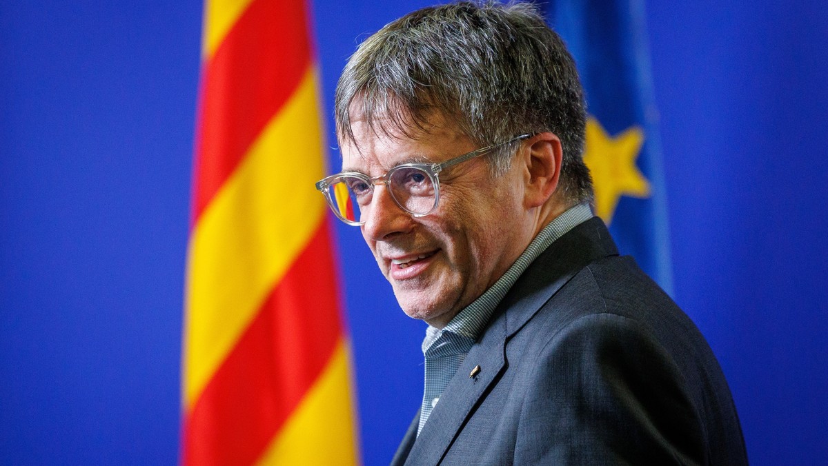 epa11382409 Former Catalan Regional President Carles Puigdemont speaks to the media in Brussels, Belgium, 31 May 2024. Puigdemont's appearance comes a day after the Amnesty Law was approved in Sp ...