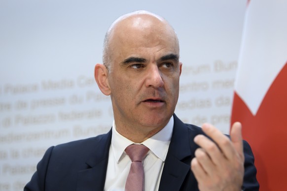 Bundesrat Alain Berset, spricht an einer Medienkonferenz ueber die Impfoffensive zur Coronavirus-Pandemie, am Mittwoch, 3. November 2021, im Medienzentrum Bundeshaus in Bern. (KEYSTONE/Anthony Anex)