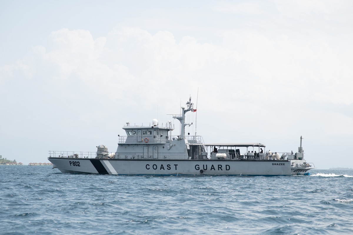 epa12964129 A vessel of the Maldivian Coast Guard during a search and recovery operation in the Vaavu Atoll, Maldives, 16 May 2026. The operation follows a scuba diving accident on 14 May, which claim ...