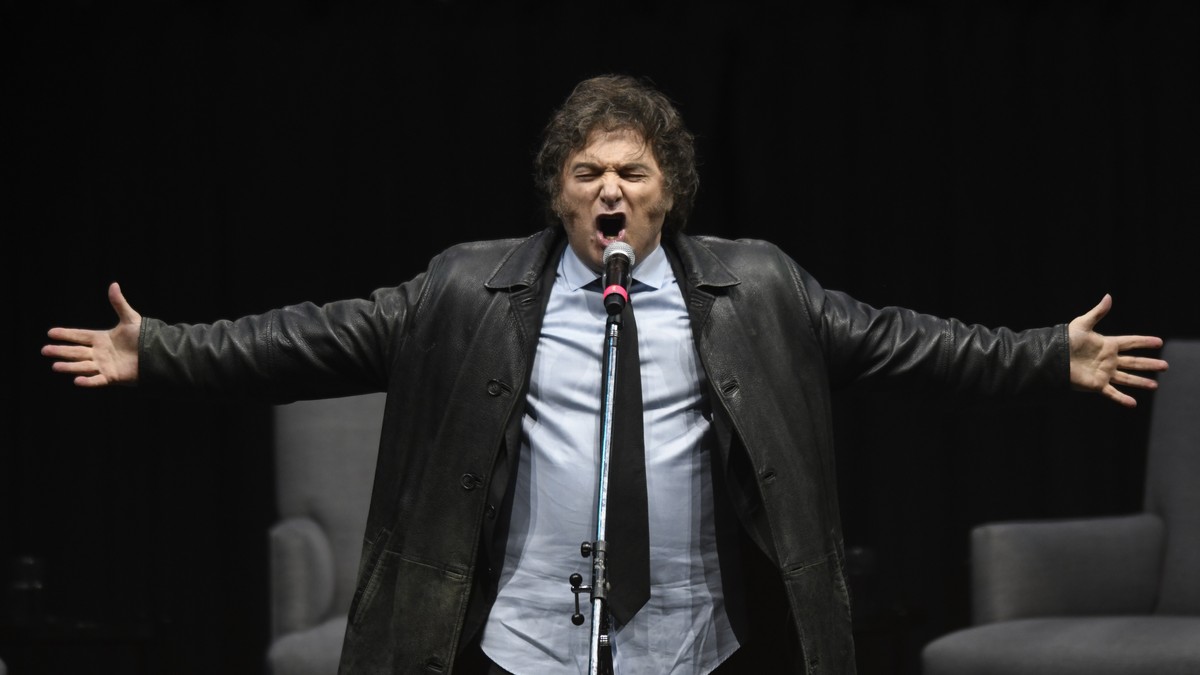 Javier Miley as a rock star – the Argentine president gives a concert