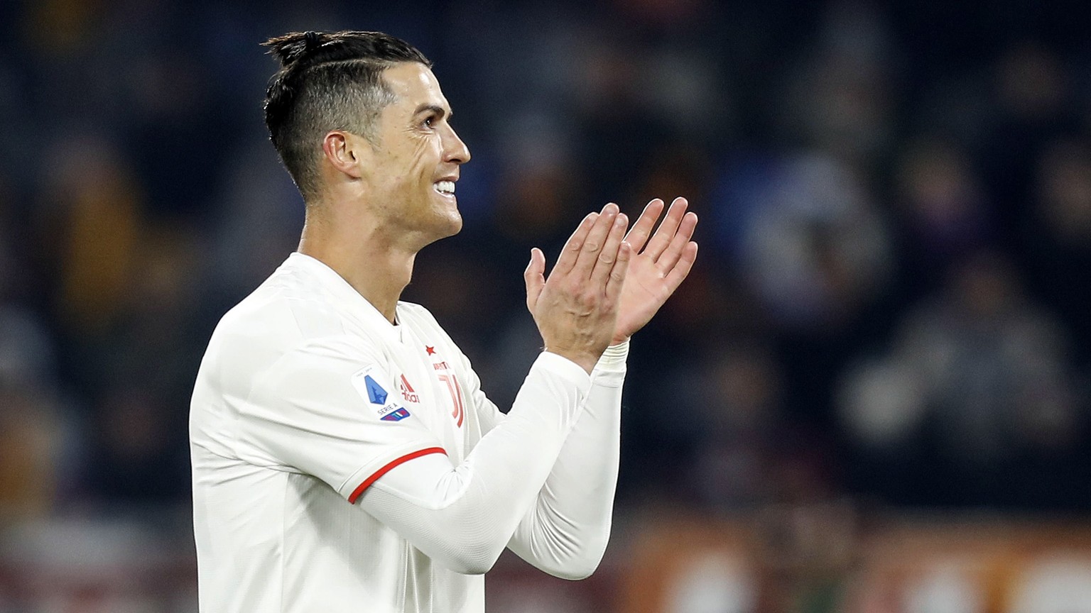 epa08123651 Juventus&#039; Cristiano Ronaldo reacts during Serie A soccer match Roma - Juventus at Olimpico Stadium in Rome, ITaly, 12 January 2020. EPA/RICRDO ANTIMIANI